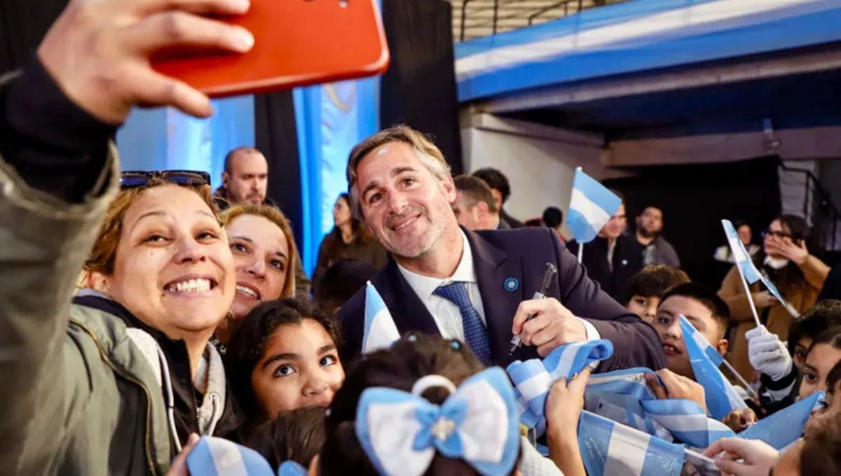 Federico Achával en la promesa a la bandera de alumnos de 4to. grado. 