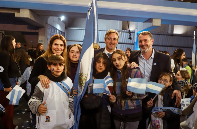 El intendente encabezó la promesa a la Bandera de alumnos de 4to. grado 