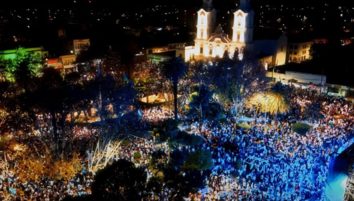 La plaza fue una explosión de emociones tras el triunfo de la Selección frente a Inglaterra.