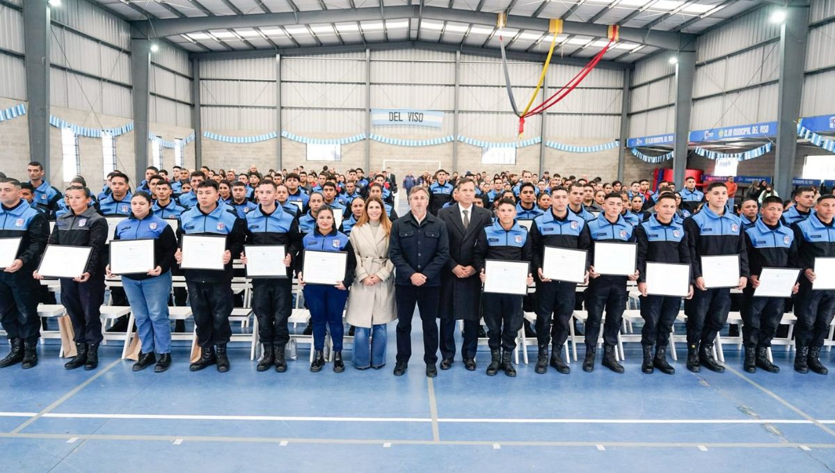 El intendente Federico Achával participó del acto de graduación de los nuevos agentes. 