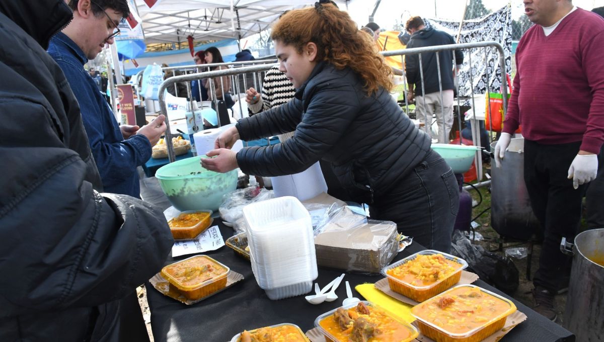 La Fiesta Provincial del Locro reunió a miles de comensales en Zelaya. 