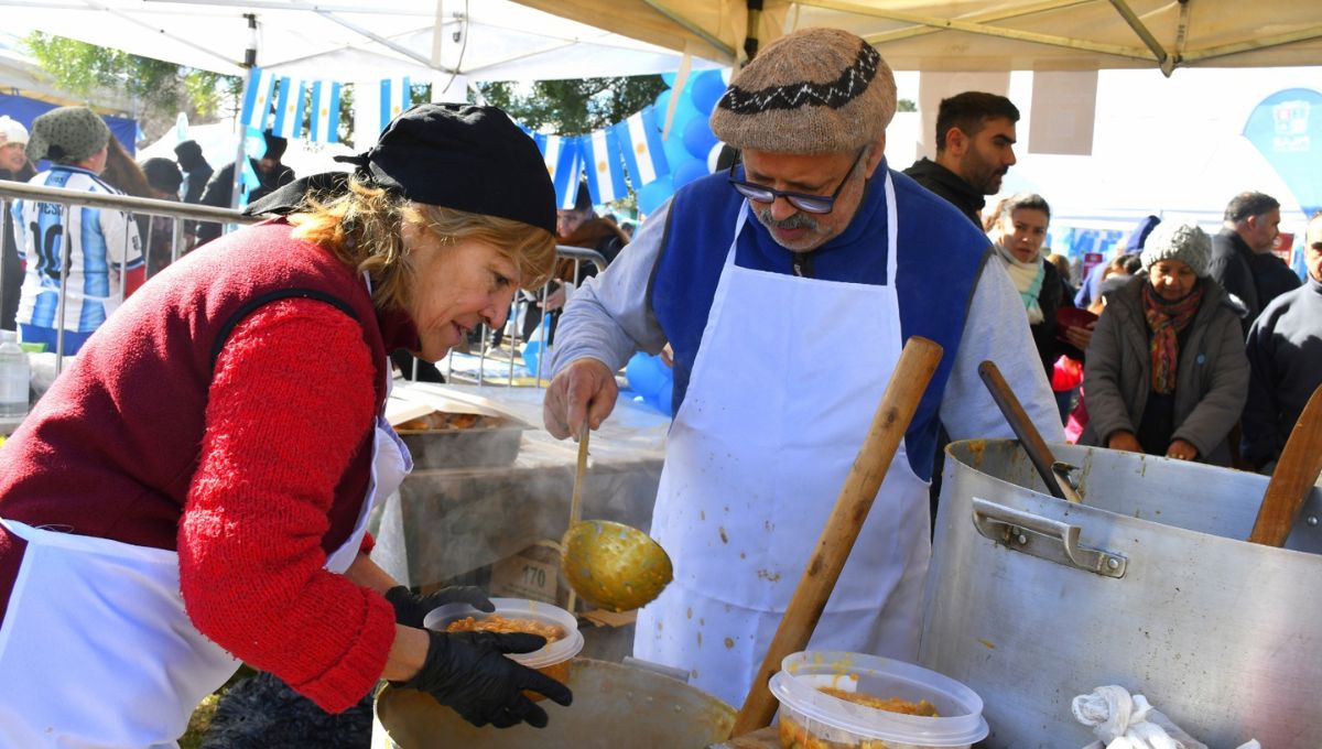 La Fiesta Provincial del Locro reunió a miles de comensales en Zelaya. 