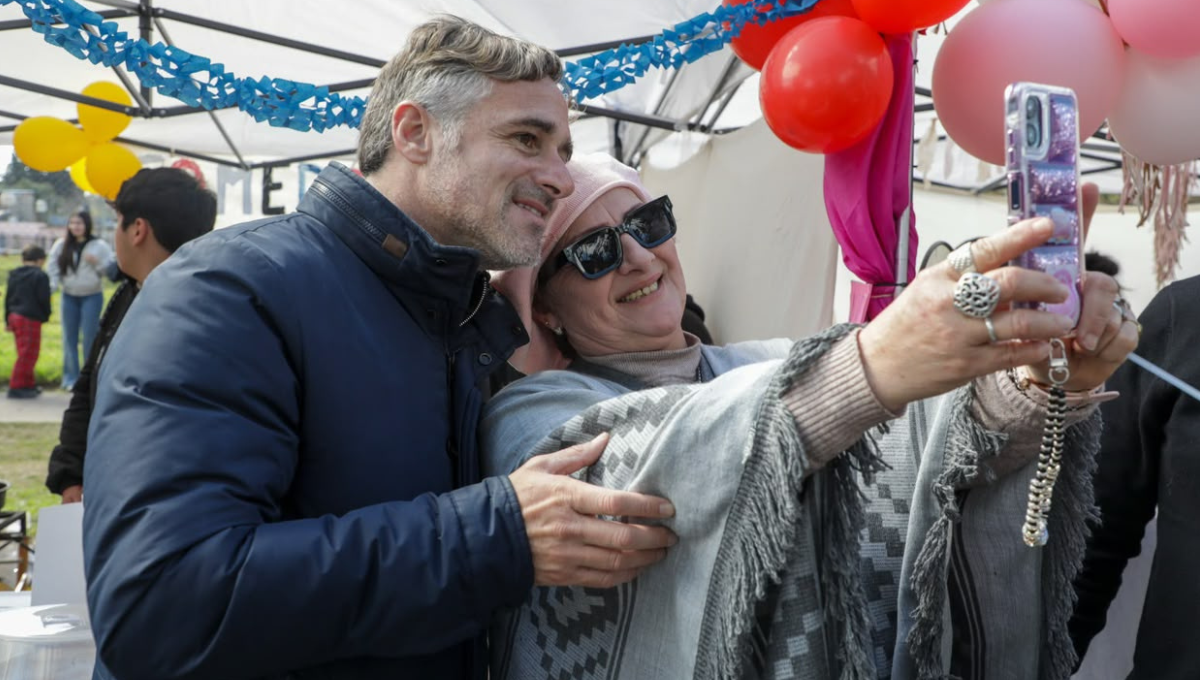 El intendente Federico Achával participó de los festejos en Villa Rosa.